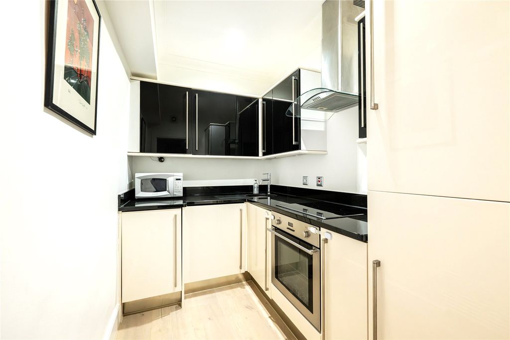 Property photo 3 of 8 Kitchen