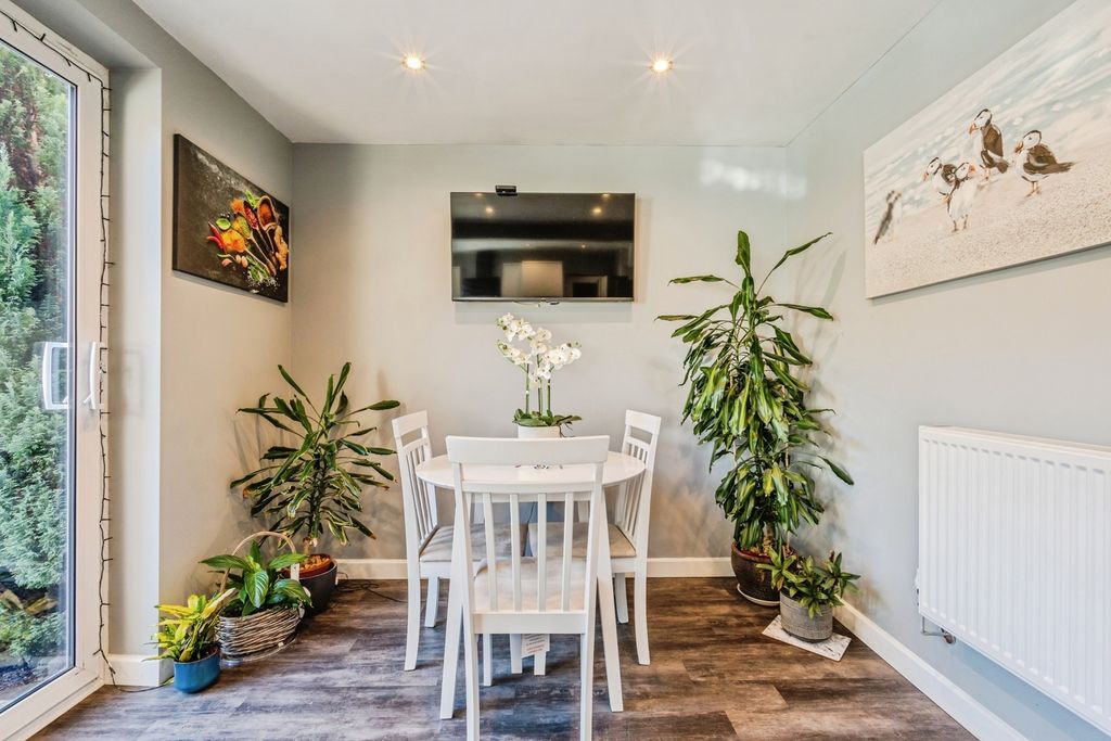 Property photo 3 of 13 Pbox-Img.Jpg