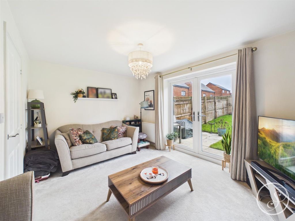 Property photo 3 of 11 Lounge