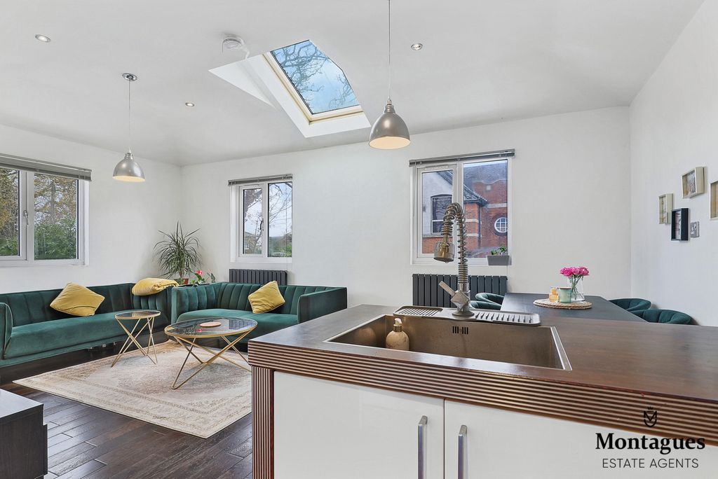 Additional image 6 of 2 bed flat for saleHemnall Street, Epping CM16