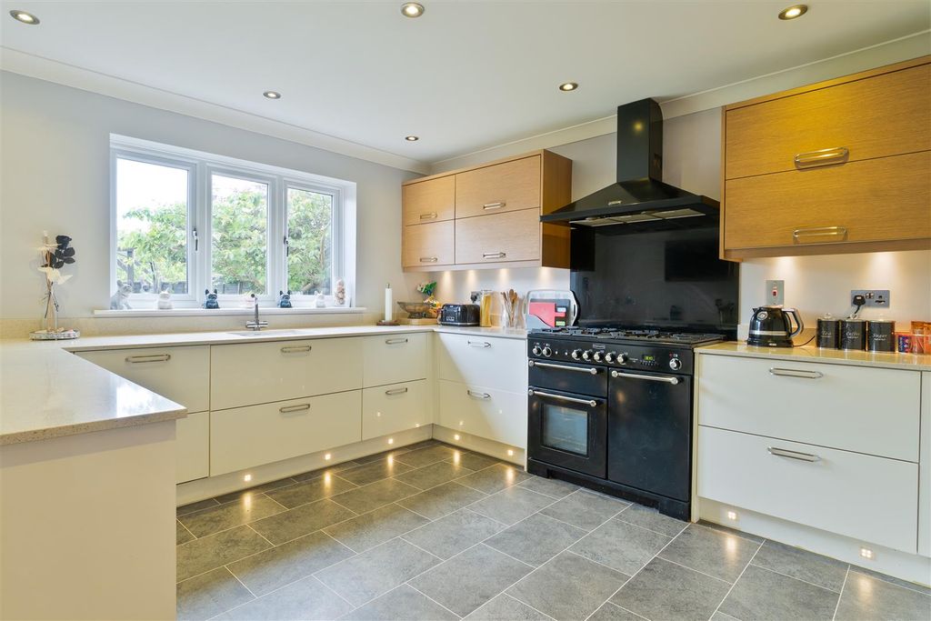 Property photo 2 of 22 Kitchen..Jpg