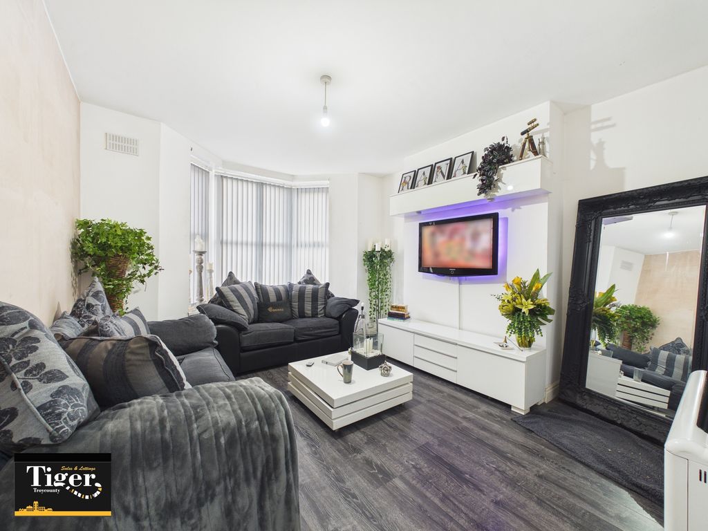 Property photo 2 of 13 Cam03440G0-Pr0536-Still007