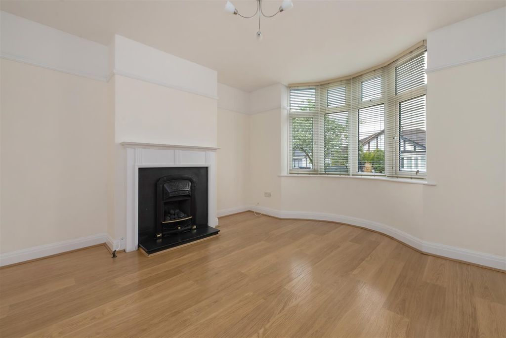 Property photo 3 of 16 Graystone Road, Tankerton, Whitstable