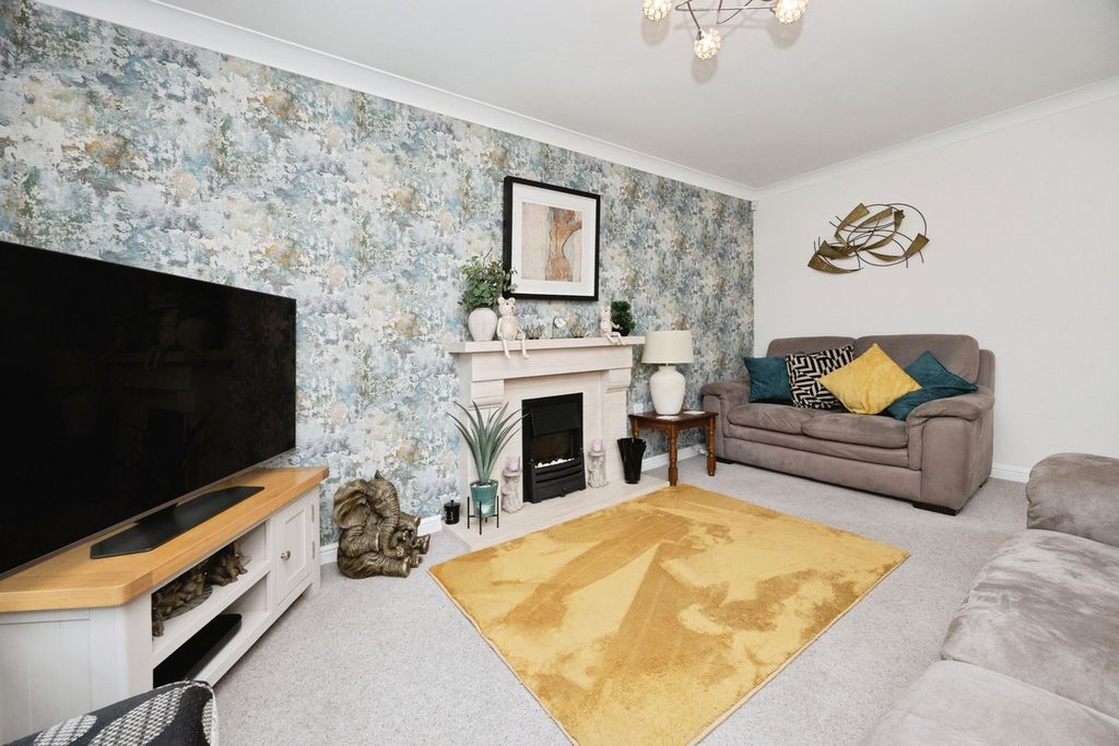 Property photo 2 of 20