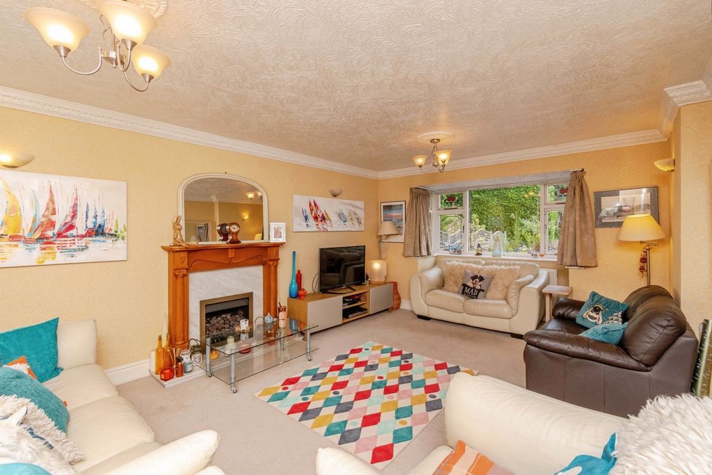 Property photo 2 of 17 Photo