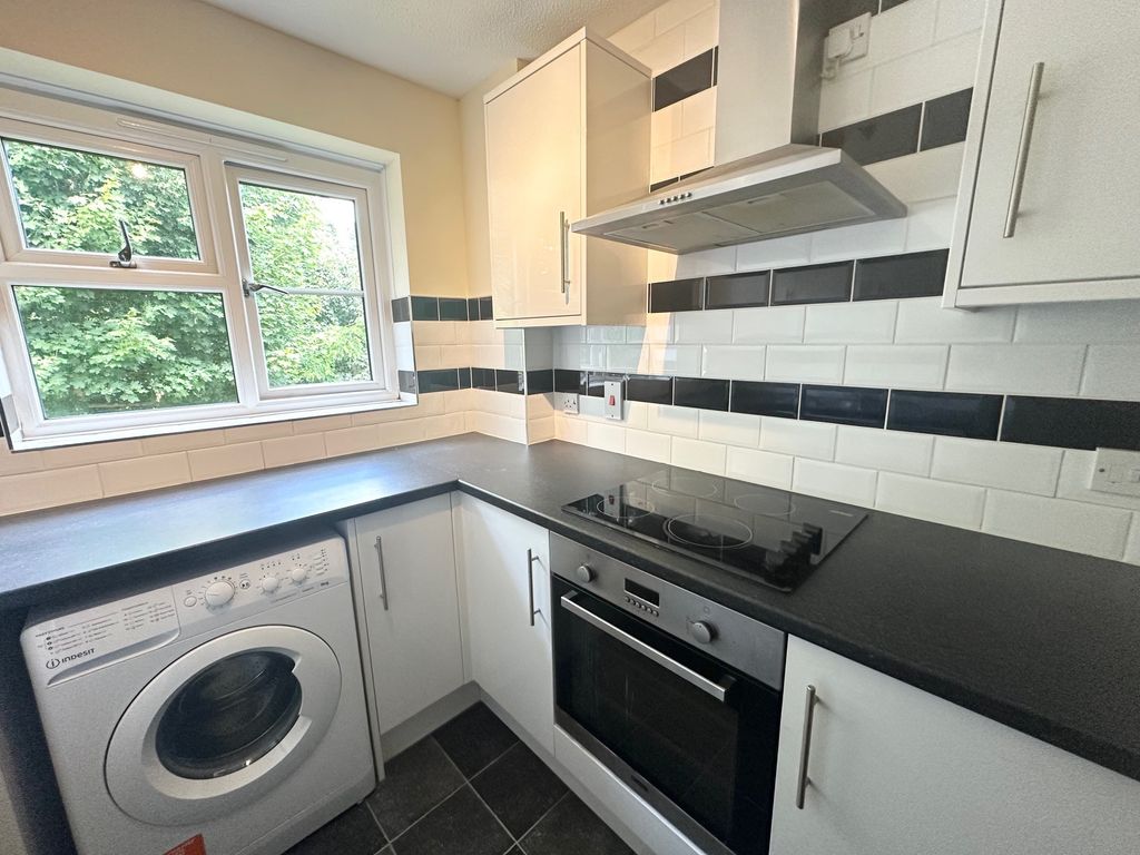 Property photo 3 of 14 Kitchen