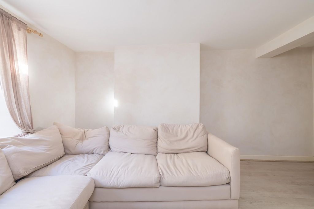 Property photo 3 of 14 Char9671.Jpg