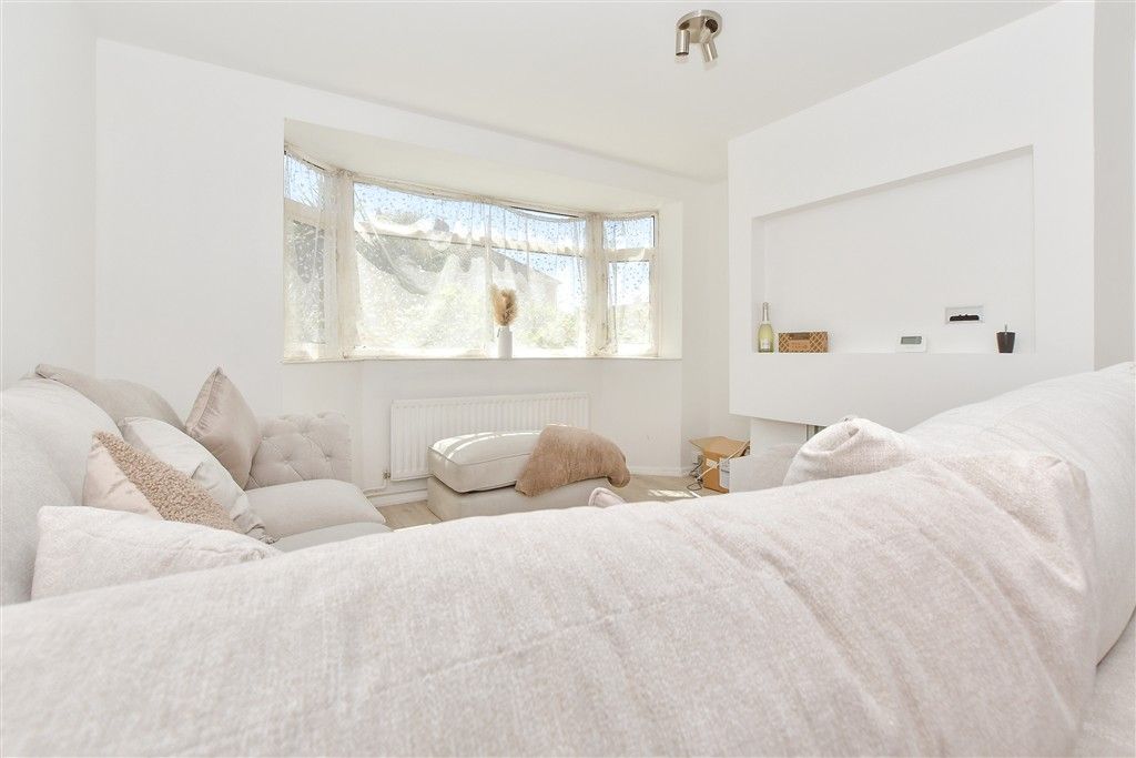 Property photo 3 of 10 Lounge/Dining Area