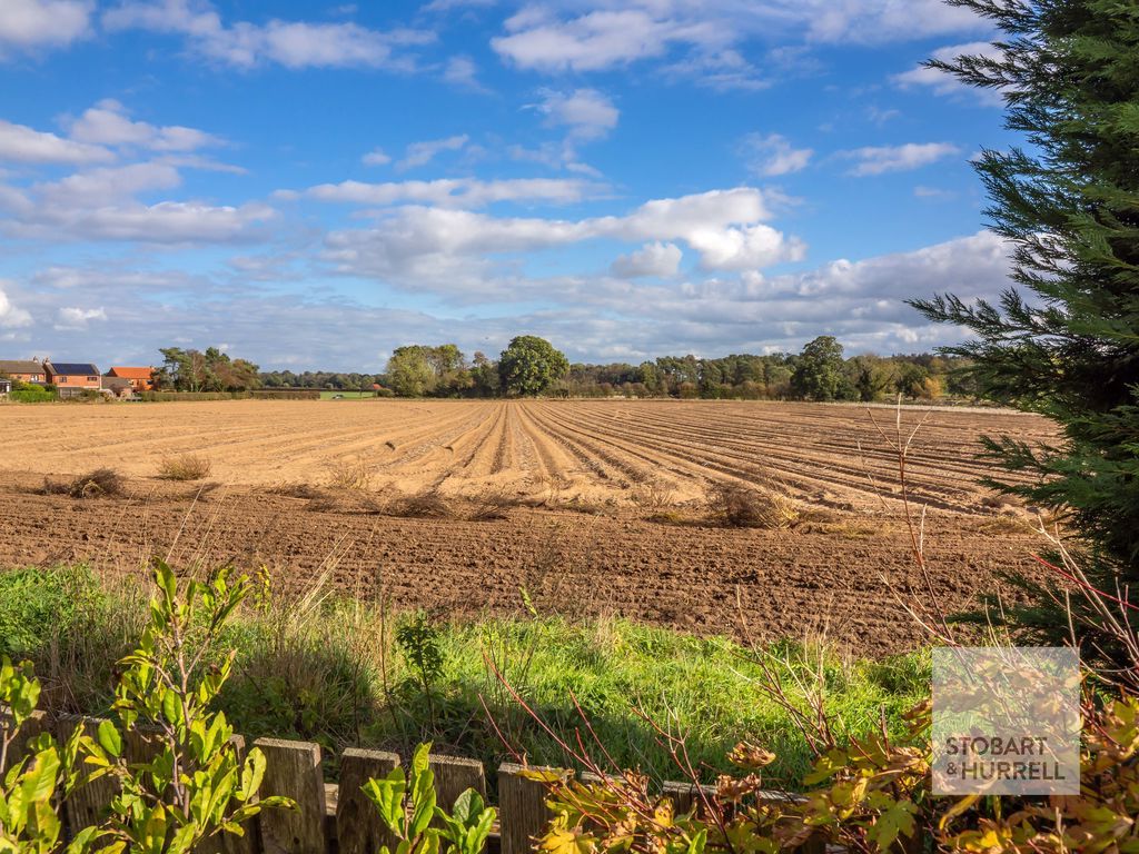 Property photo 3 of 21 Field Views