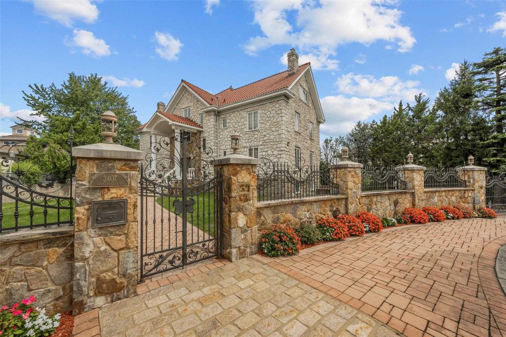 Property photo 1 of 31