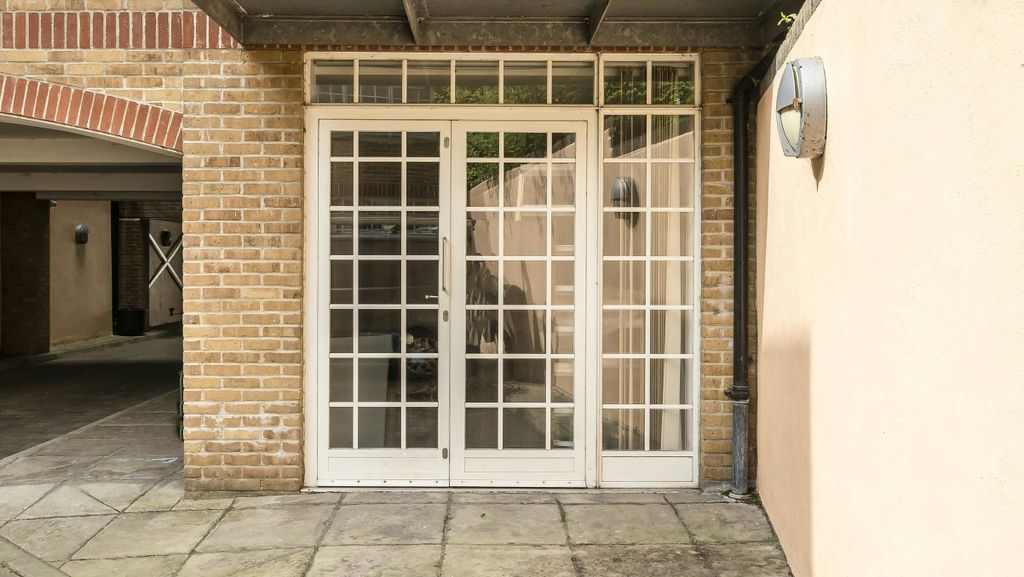 Property photo 2 of 6 8 Hatchers Mews 2.Jpg