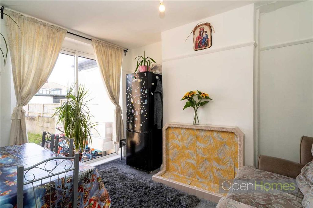Property photo 2 of 8