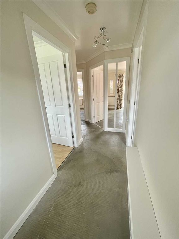 Property photo 2 of 9 Entrance Hall