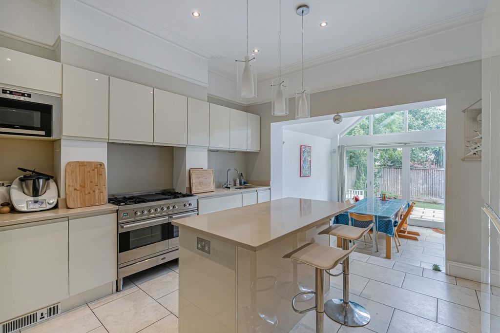 Property photo 3 of 15 Kitchen