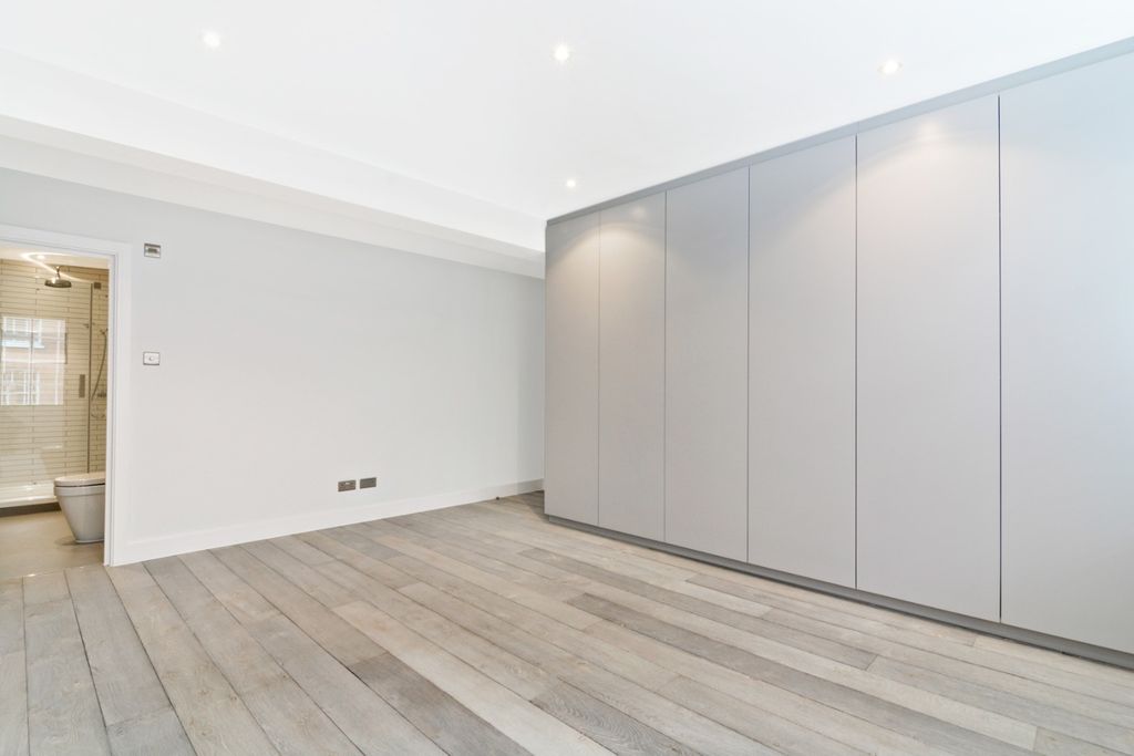 Property photo 2 of 18 979742