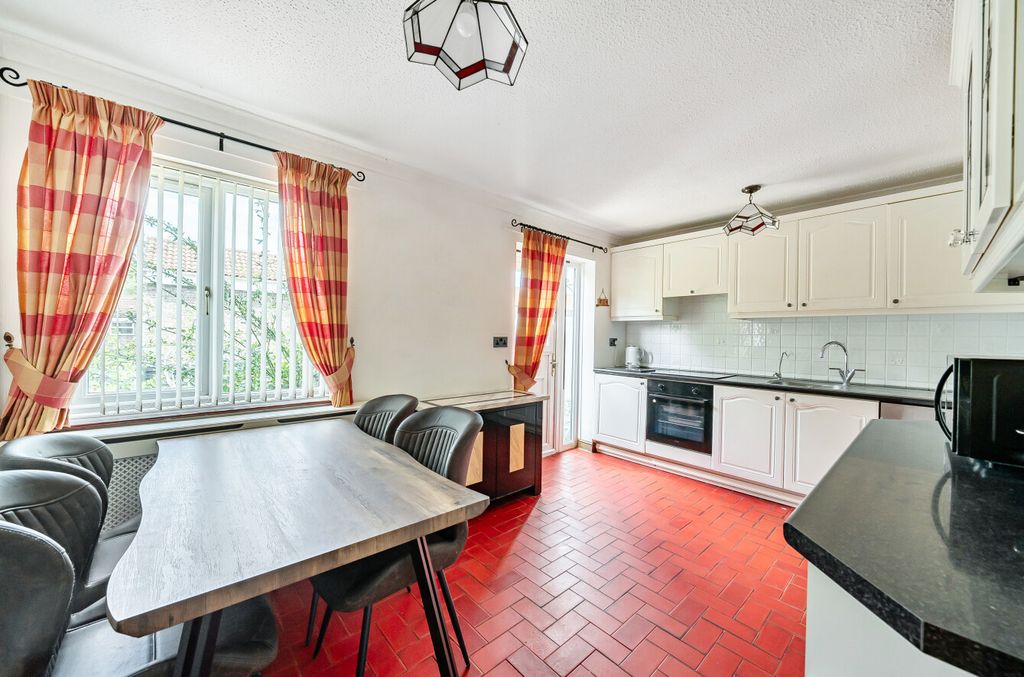 Property photo 2 of 17 1500981-9-6A733c1...