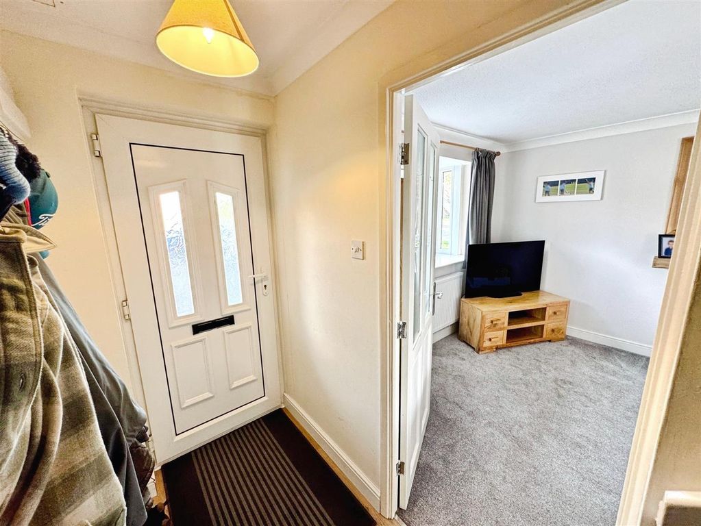 Property photo 2 of 15 Entrance Hall