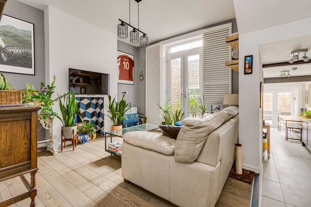 Property photo 1 of 9