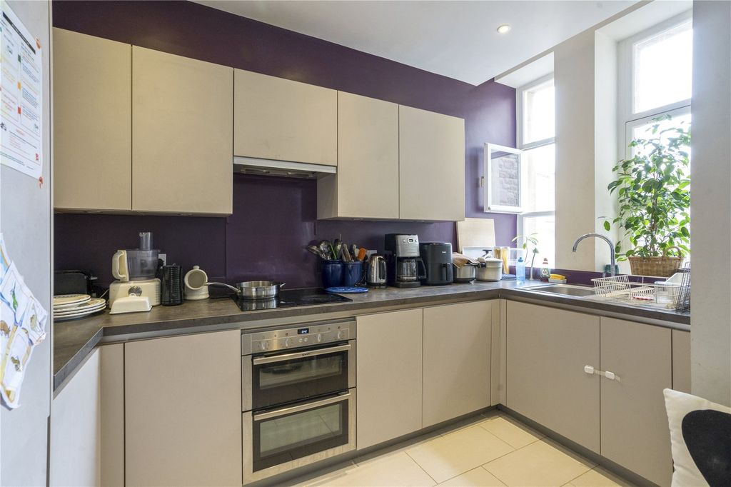 Property photo 3 of 8 Kitchen
