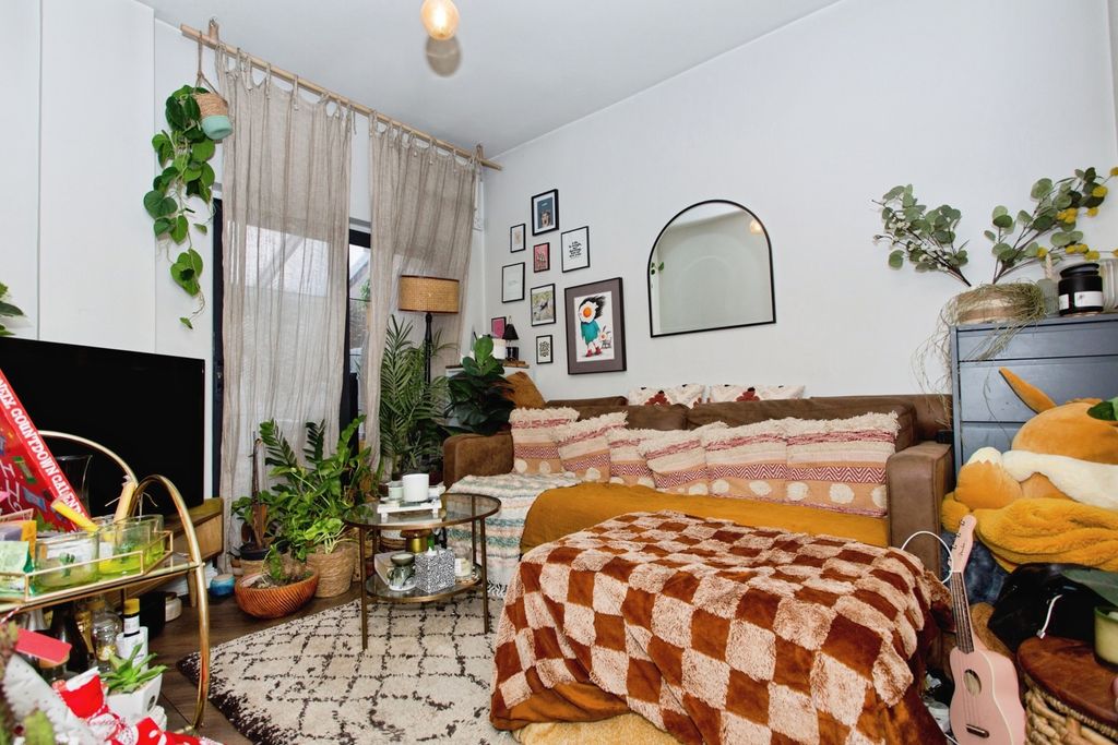 Property photo 2 of 17 Photo