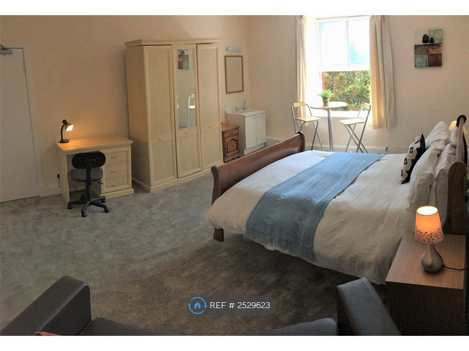 Property photo 3 of 17 Bed-Sitting Room 8