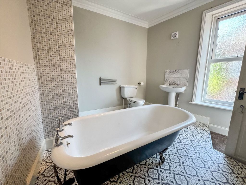 Property photo 3 of 12 Bathroom