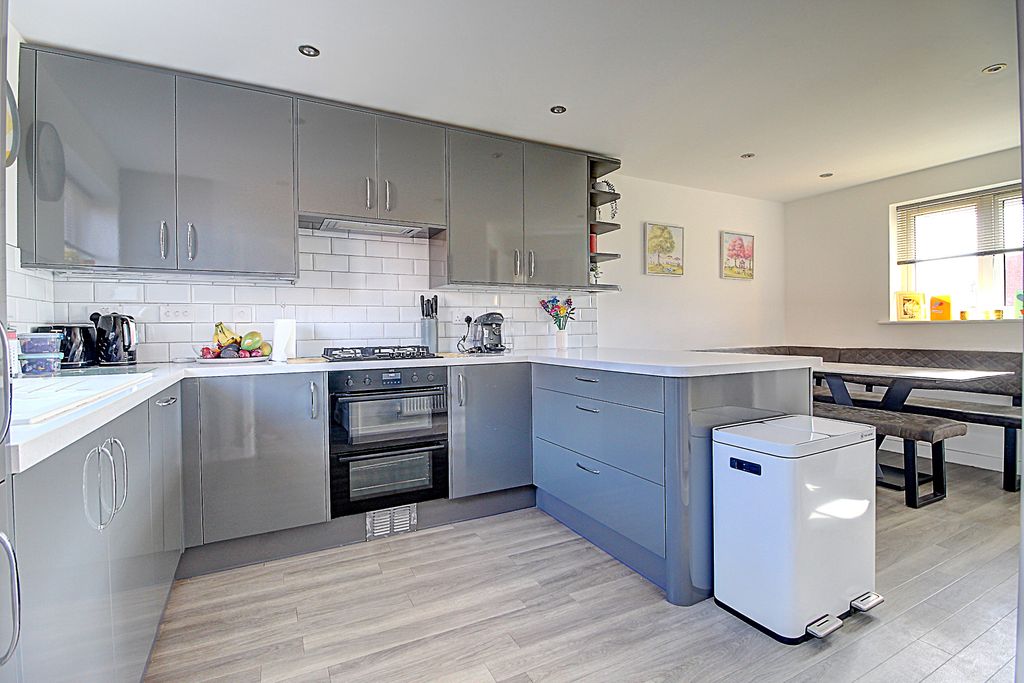 Property photo 2 of 22 Kitchen Diner