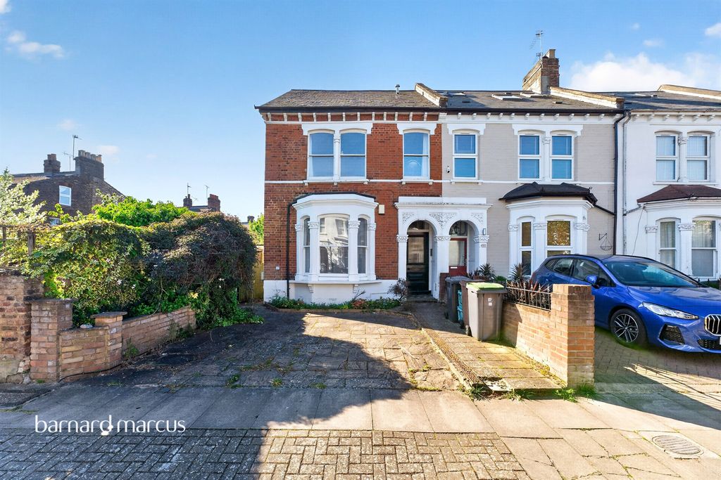 Property photo 3 of 11