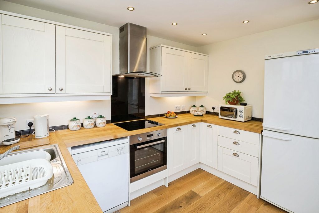 Property photo 3 of 15 Dining Kitchen