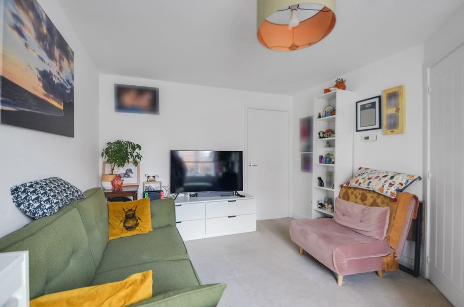 Property photo 2 of 30 Lounge (7).Jpg