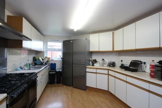 Property photo 2 of 5 Kitchen