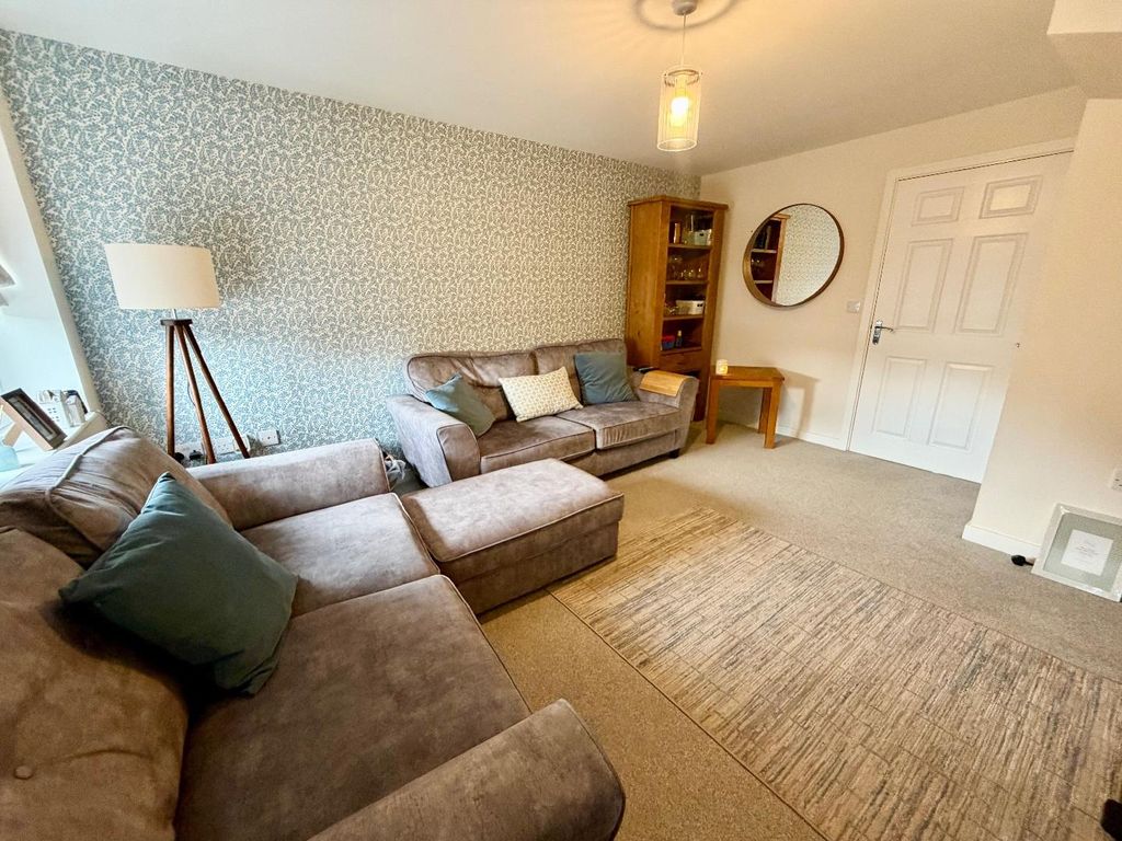 Property photo 2 of 12 Lounge