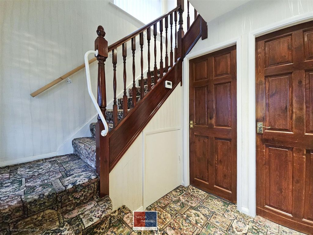 Property photo 2 of 20 Entrance Hall