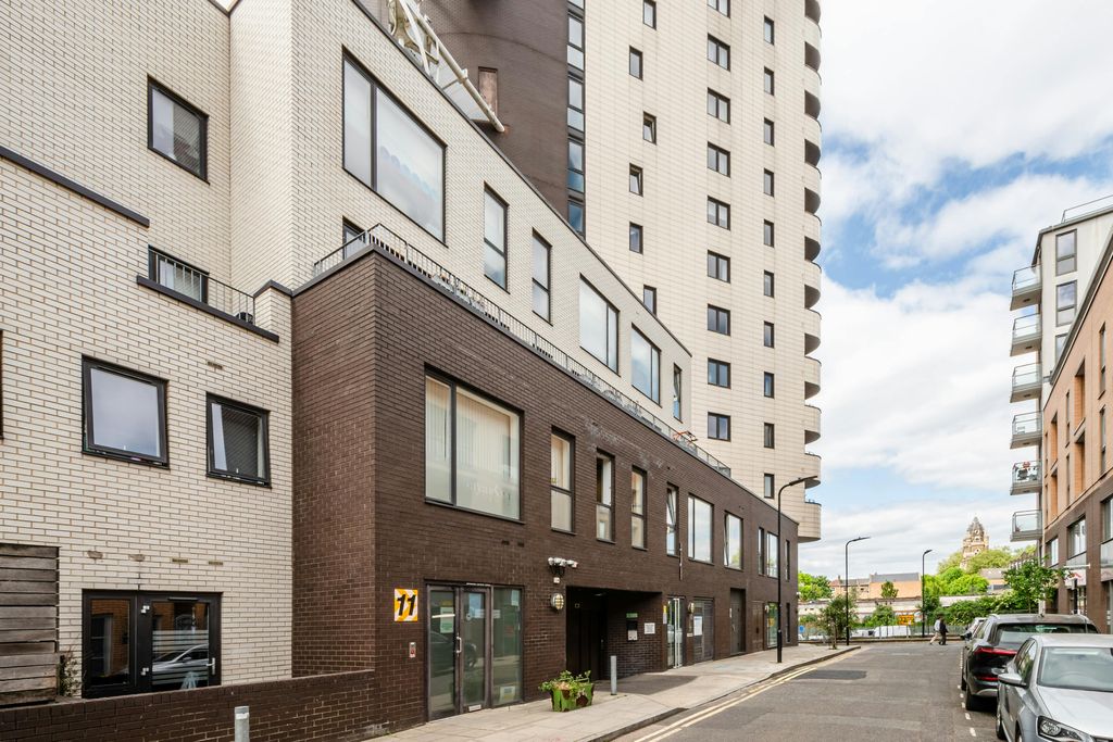 Property photo 1 of 14 Ramsgate St 13 U6  15.Jpg
