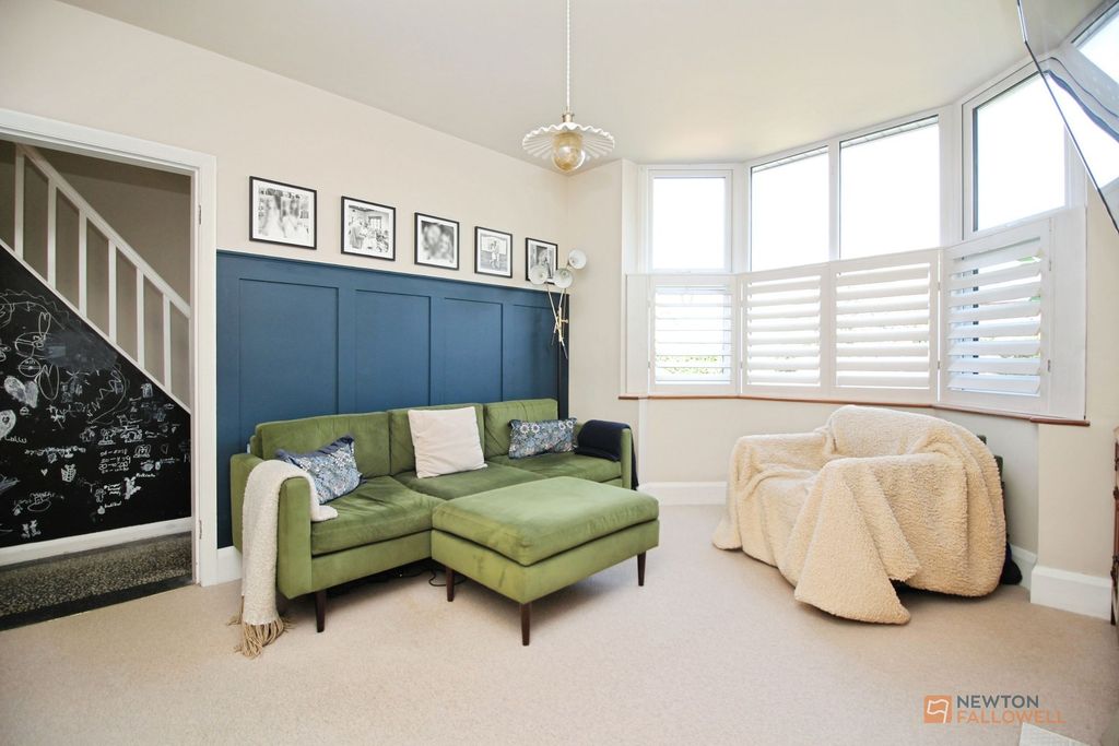 Property photo 3 of 27