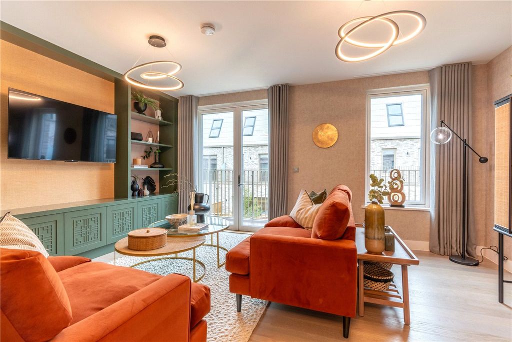 Property photo 3 of 11 Show Home