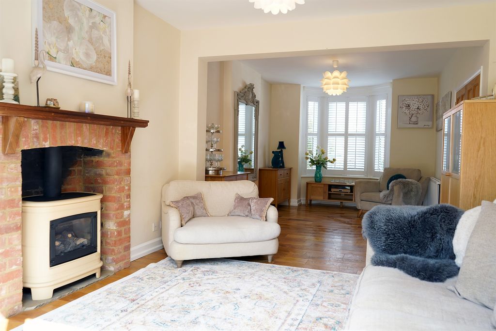 Property photo 2 of 17