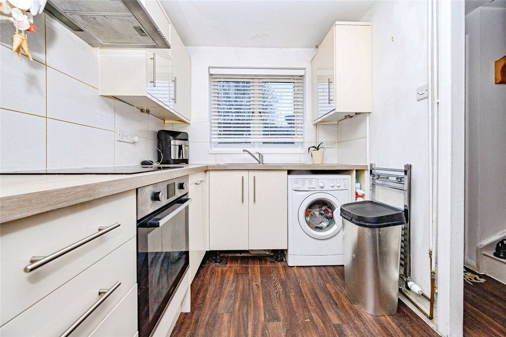 Property photo 2 of 15 Kitchen