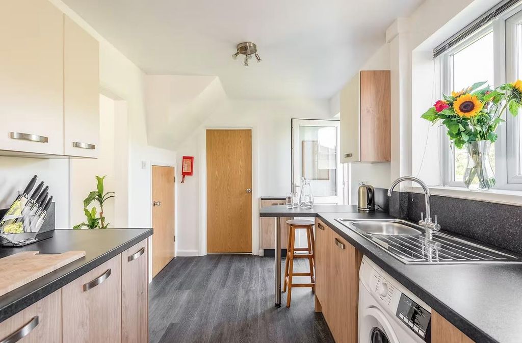 Property photo 2 of 17 Kitchen