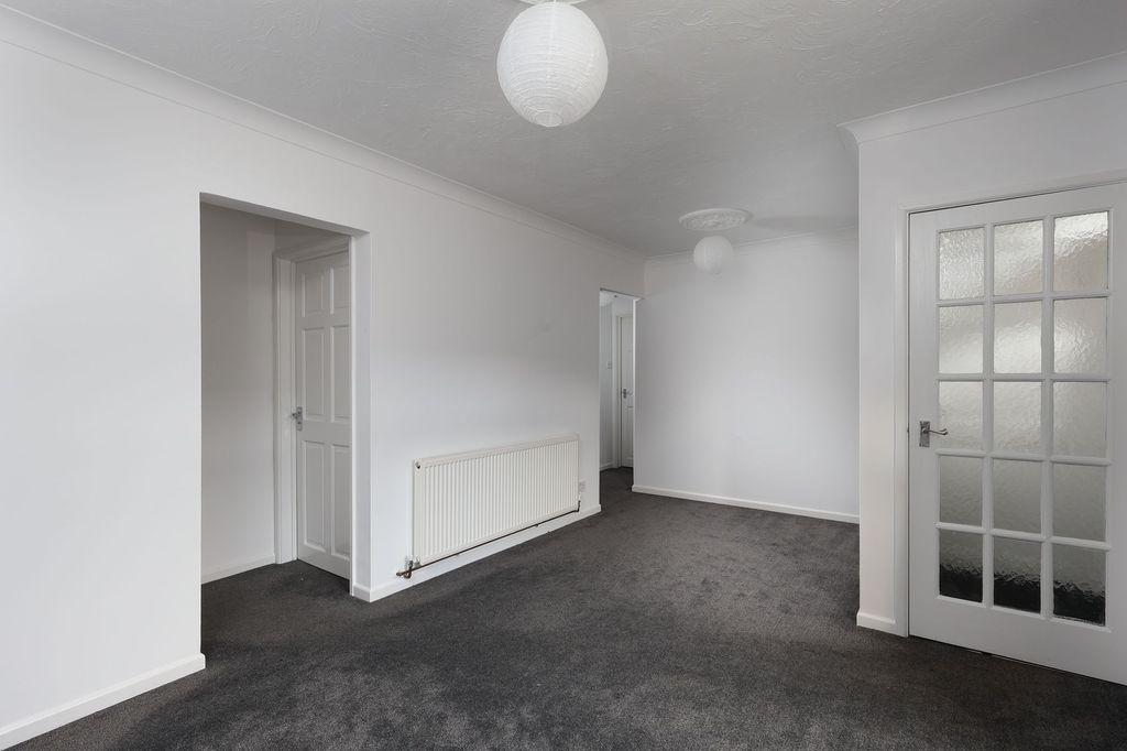 Property photo 3 of 11 Lounge