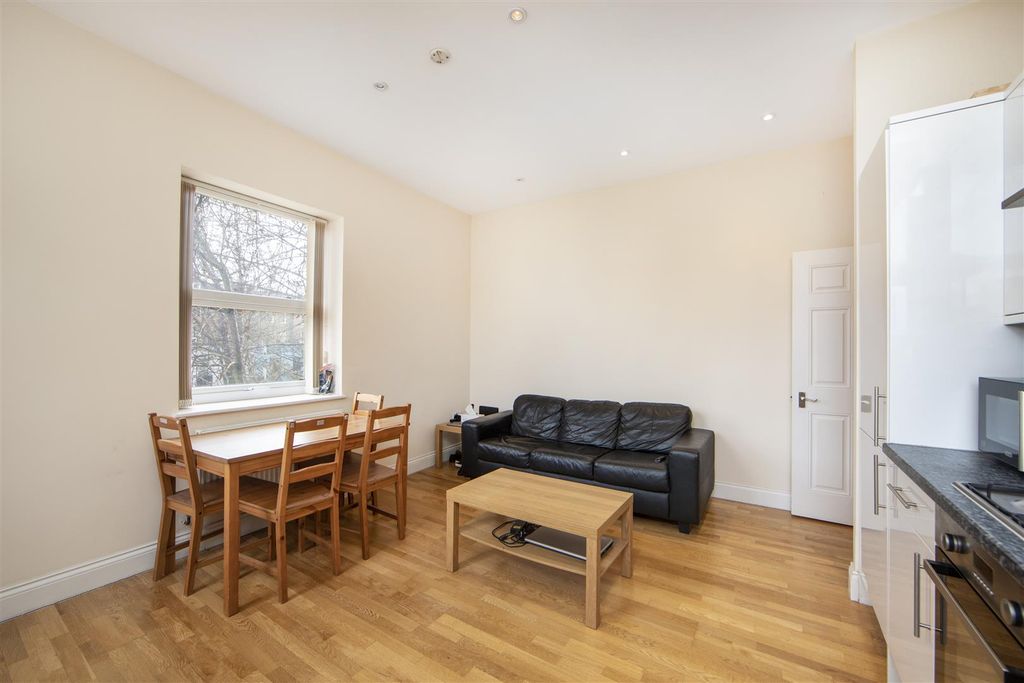 Property photo 3 of 8 Woodstock Grove  - Rec2.Jpg