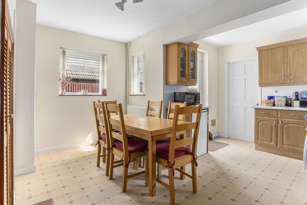 Additional image 5 of 3 bed detached bungalow for saleDryden Way, Liphook GU30