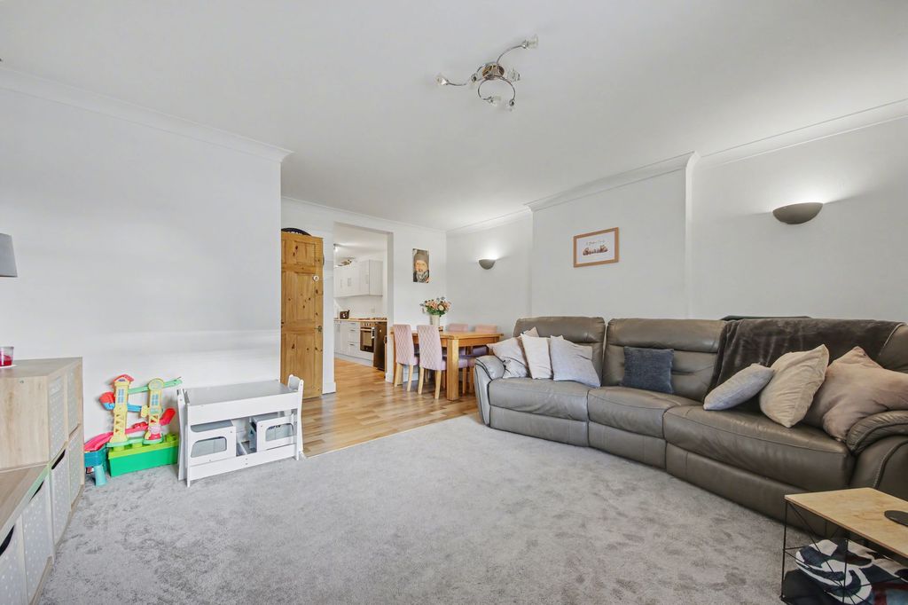 Property photo 3 of 7