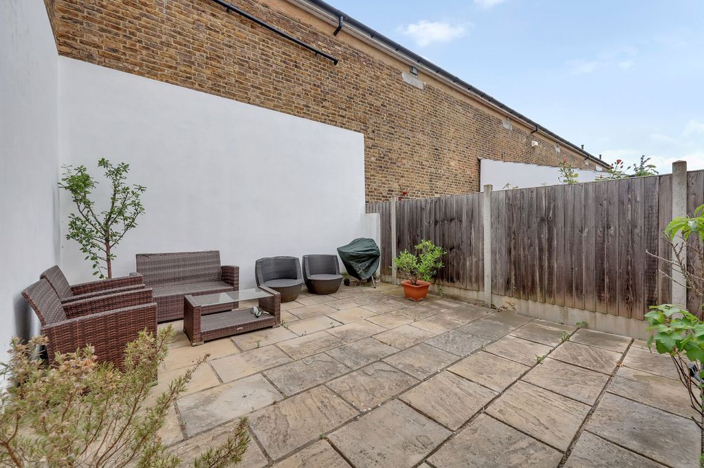 Property photo 3 of 11