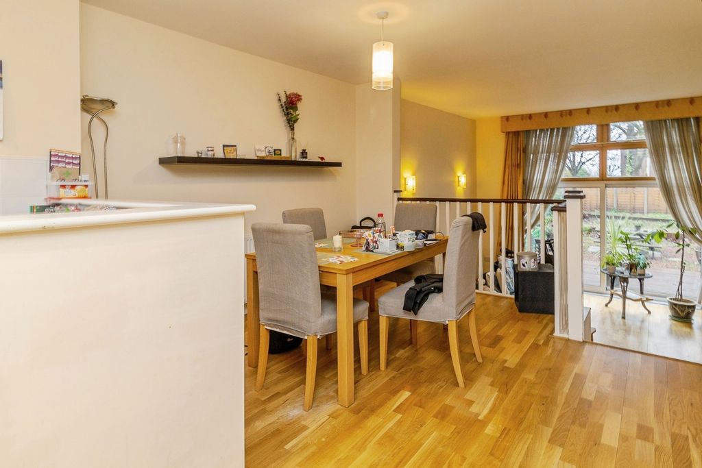 Property photo 3 of 24 Pbox-Img.Jpg