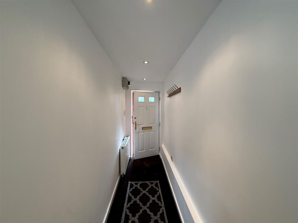 Property photo 2 of 7 Entrance Hall.Jpg