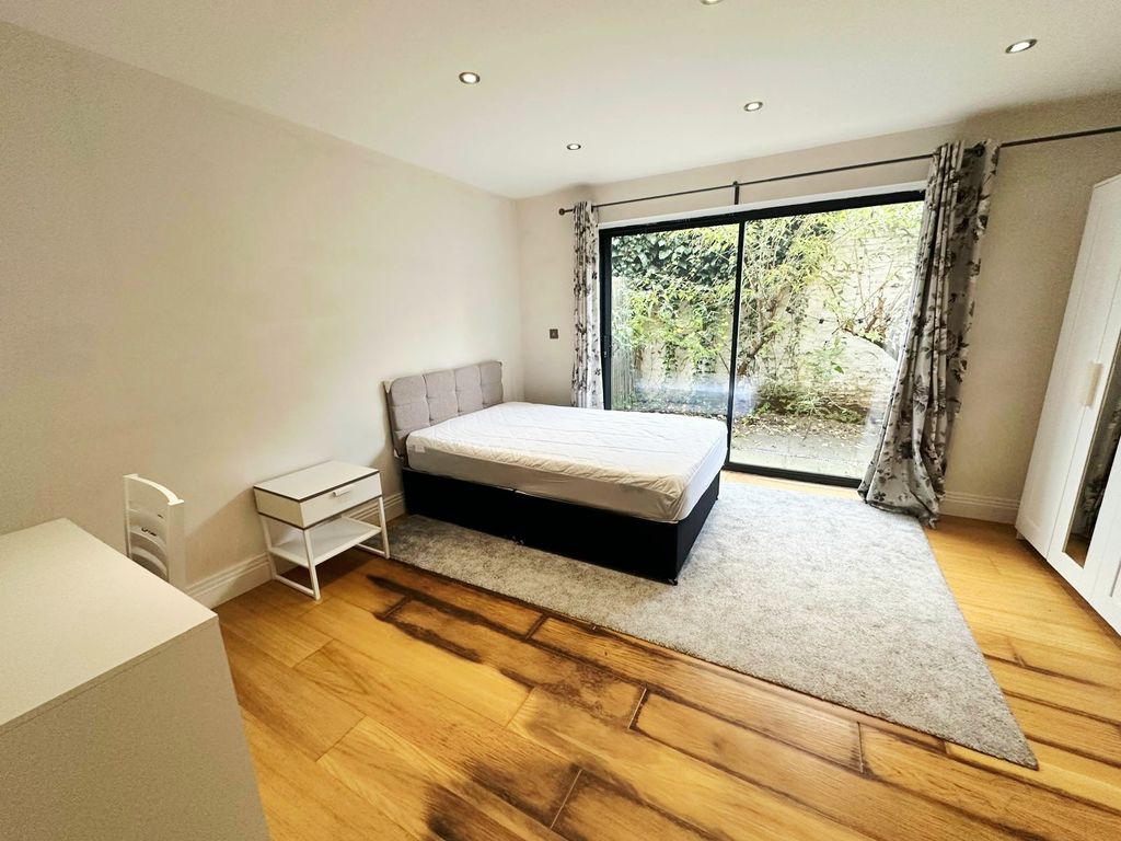 Property photo 1 of 13 Photo 12