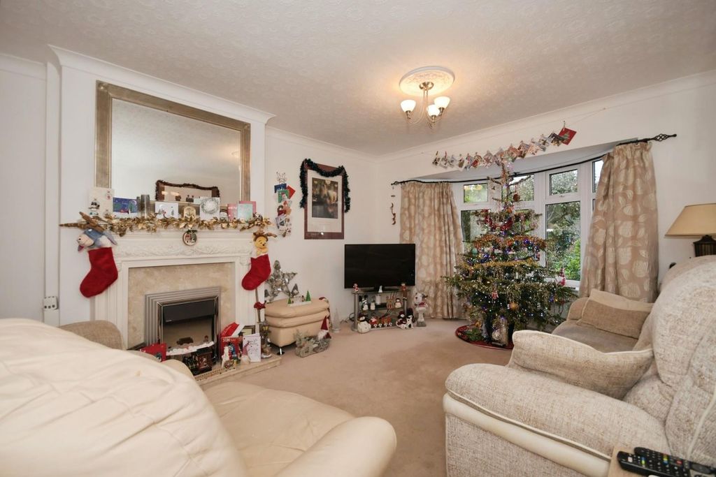 Property photo 2 of 14 Lounge 01.Jpg