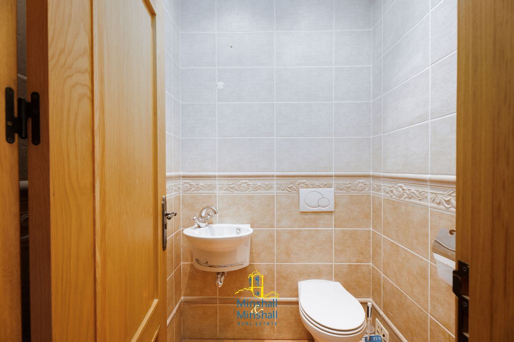 Property photo 2 of 53