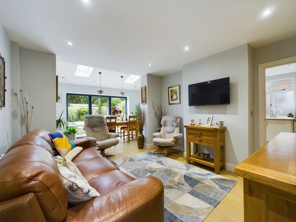 Property photo 3 of 27